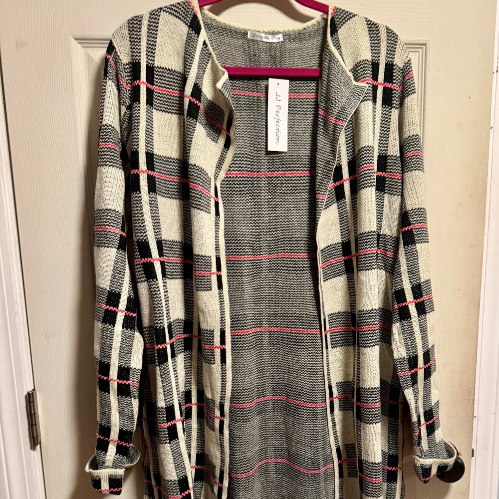 Plaid Cardigan with Pockets!